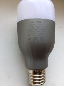 умная лампочка Xiaomi Yeelight